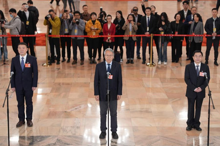 全国政协十四届三次会议第三场“委员通道”集体采访活动