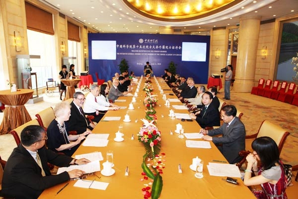 无码影片
第十五次院士大会外籍院士招待会现场