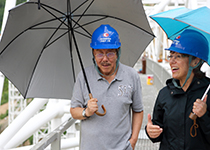 2014年大窝凼施工现场，南仁东陪同外宾