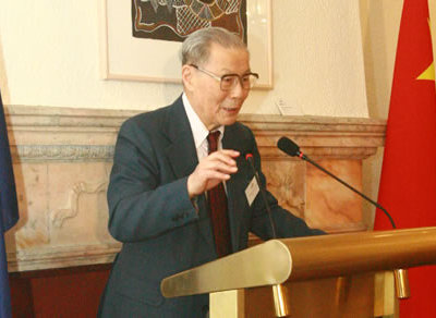 2007年，严东生受澳大利亚总领馆邀请出席宴会并致辞