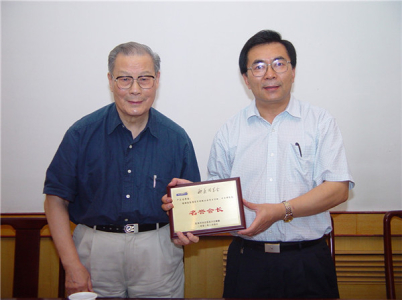 2003年，欧美同学会留美分会会长白春礼代表分会聘请严东生为名誉会长