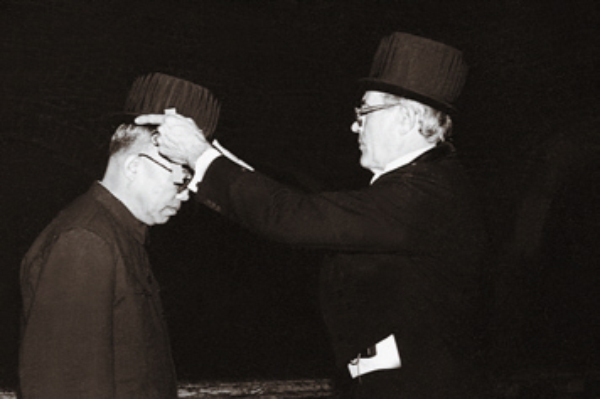 1980年，郭可信接受瑞典皇家理工大学授予的荣誉技术科学博士学位