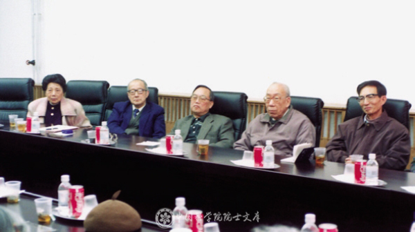 王方定出席学部会议